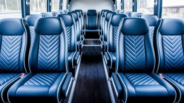 15 passenger minibus rental des moines