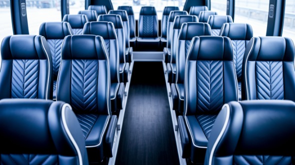 20 passenger minibus rental des moines